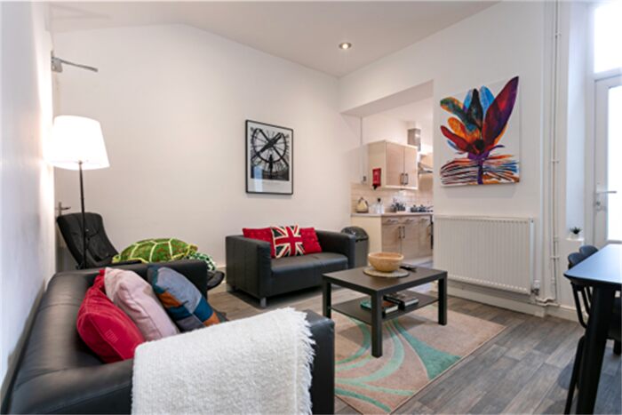 5 Bedroom Semi Detached House To Rent In Peveril Street, NG7