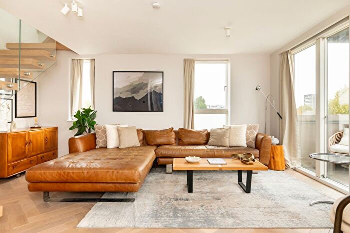 2 Bedroom Flat To Rent In Bevington Road, London, W10