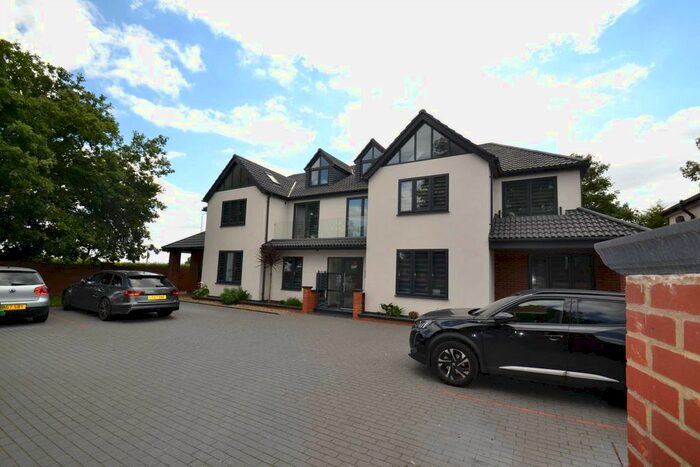 2 Bedroom Flat To Rent In Hilltop Court, Uxbridge, UB8