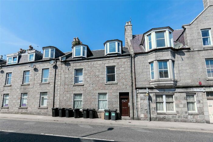 2 Bedroom Flat To Rent In Broomhill Road, Top Floor Flat, Aberdeen, AB10