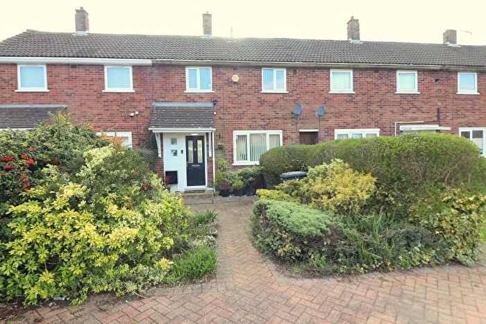 2 Bedroom Terraced House For Sale In Hollybush Road, Luton, Bedfordshire, LU2