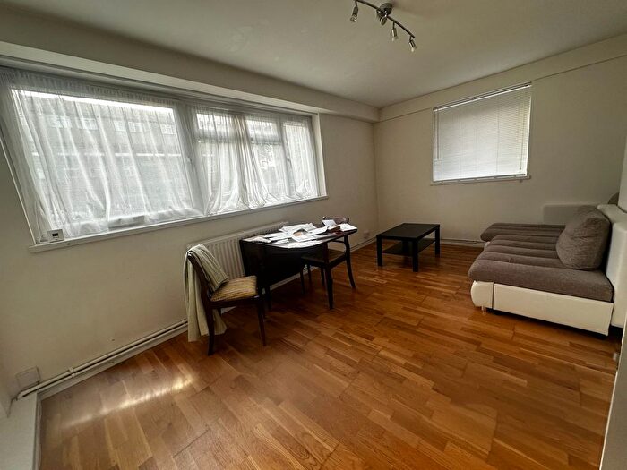 2 Bedroom Flat To Rent In Gauden Road, London, SW4