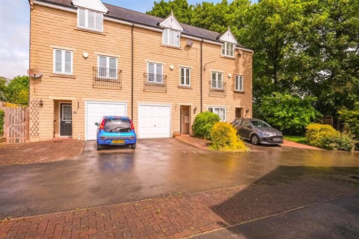 3 Bedroom House For Sale In Larkfield Court, Brighouse, HD6