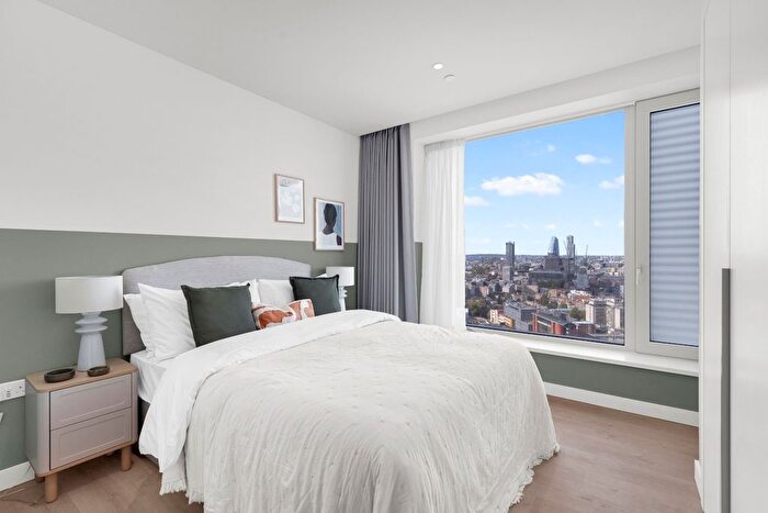 3 Bedroom Flat To Rent In Walworth Road, Walworth, SE1