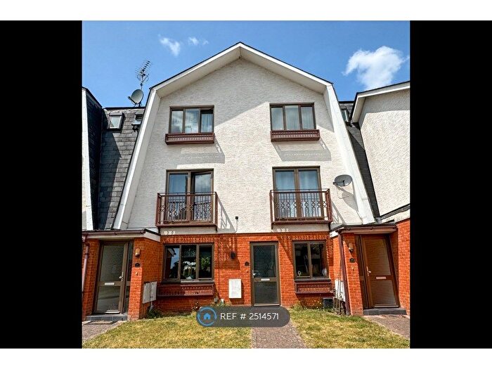 2 Bedroom Flat To Rent In Braeside, Binfield, Bracknell, RG12