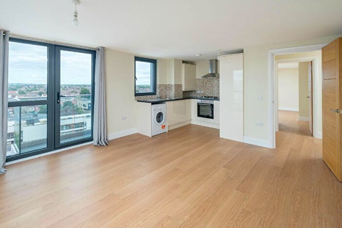 3 Bedroom Flat To Rent In (th Floor) Charter House, High Road, Ilford, IG1