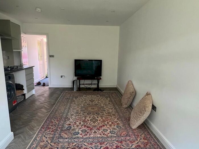 Studio To Rent In Derby Road, Luton, LU4