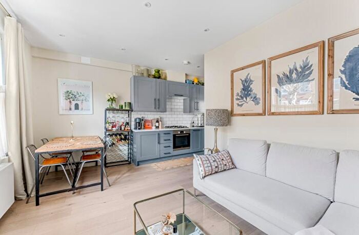 1 Bedroom Flat For Sale In Hazlebury Road, Fulham, SW6