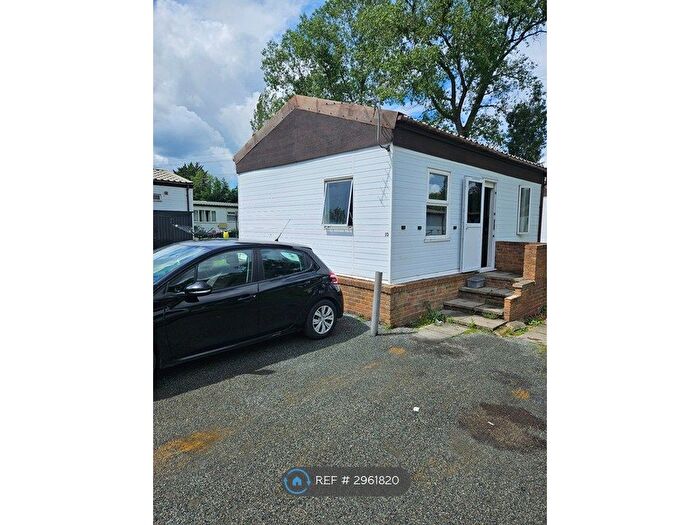 1 Bedroom Mobile/park Home To Rent In Highfield Court, Cambridge, CB23