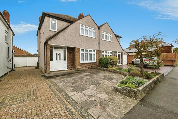 3 Bedroom Semi-Detached House For Sale In Seaforth Close, Romford, RM1
