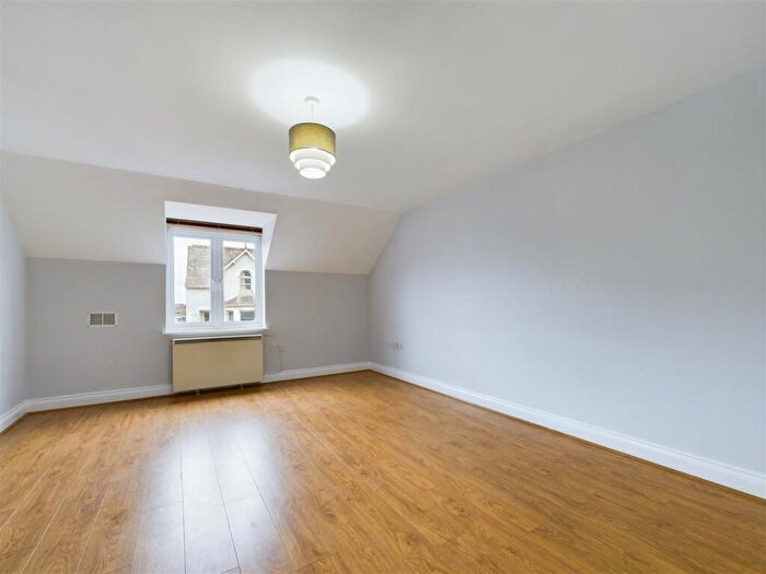 1 Bedroom Flat To Rent In Sanders Place, Walsworth Road, Hitchin, SG4