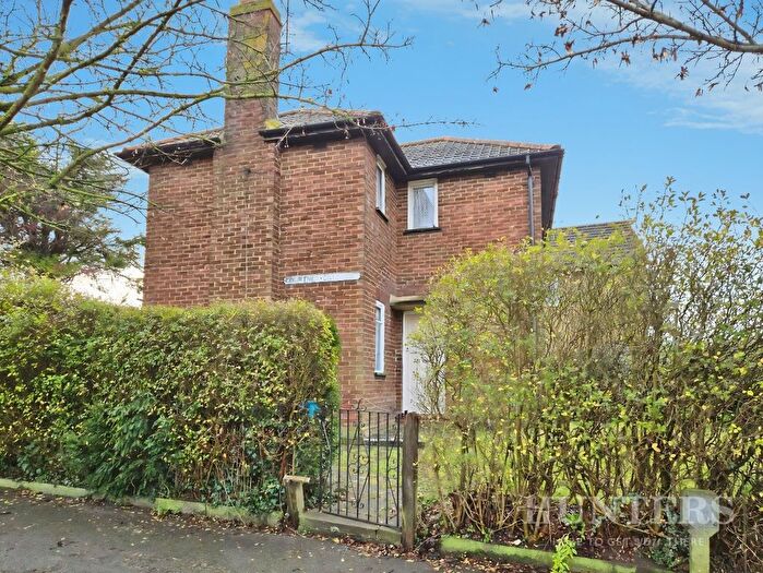 3 Bedroom Semi Detached House For Sale In Courtney Crescent, Carshalton, SM5