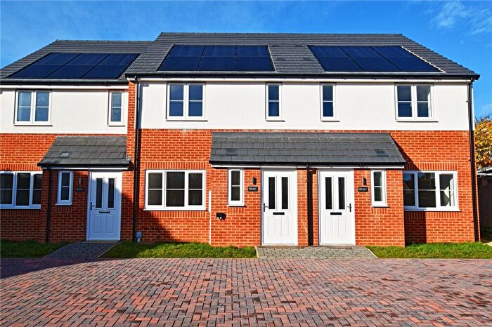 3 Bedroom Terraced House For Sale In Balmoral Road, Queens Park, Northampton, NN2