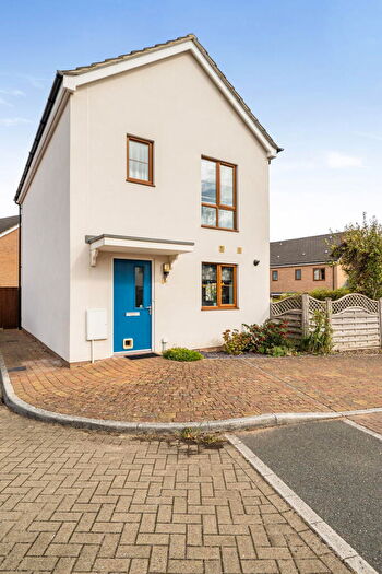 2 Bedroom Detached House For Sale In Highpath Way, Basingstoke, RG24