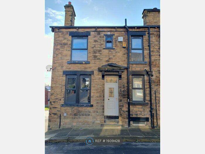 2 Bedroom Terraced House To Rent In Rosemont View, Leeds, LS13