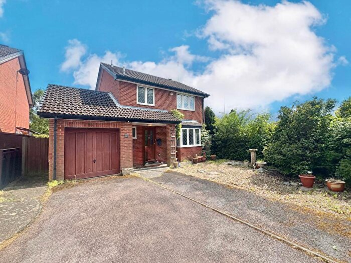 3 Bedroom Detached House For Sale In Catesby Green, Luton, Bedfordshire, LU3