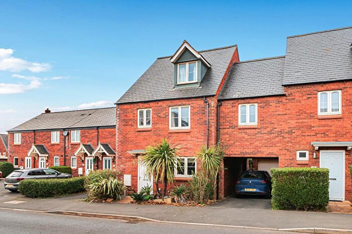 4 Bedroom End Of Terrace House For Sale In Banbury, Oxfordshire, OX16