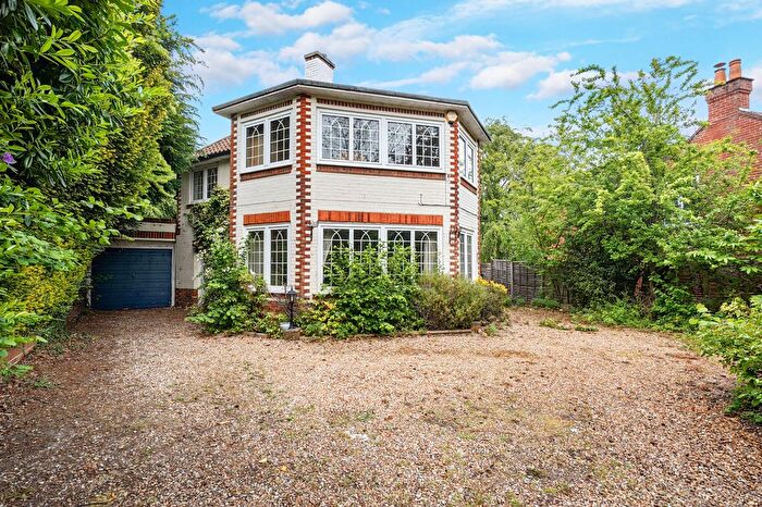 4 Bedroom Detached House For Sale In Empress Avenue, Farnborough, GU14