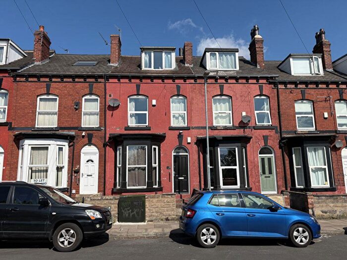 5 Bedroom Terraced House For Sale In Ashville View, Leeds, LS6