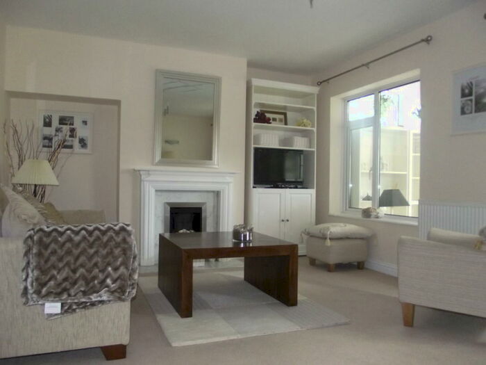 2 Bedroom House To Rent In Chinnock Road, Glastonbury, BA6
