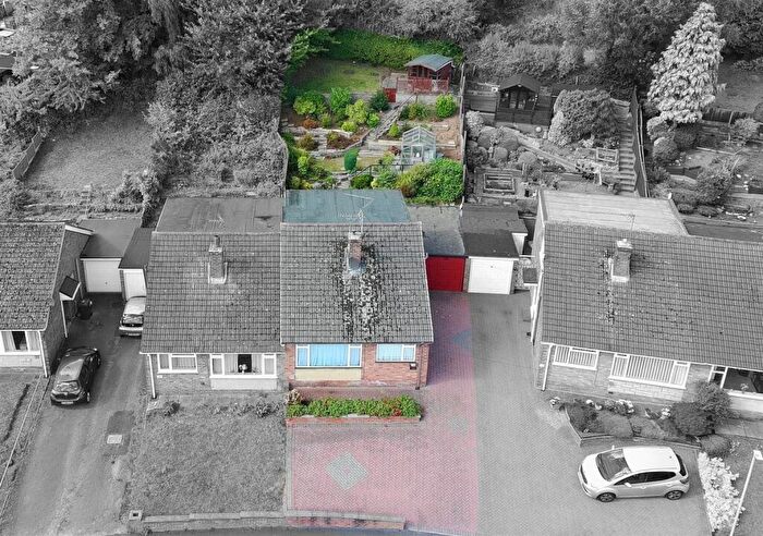 4 Bedroom Semi-Detached House For Sale In Charnwood Road, Burton-On-Trent, DE13