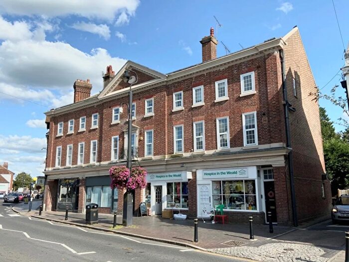 3 Bedroom Flat To Rent In Market Square, Westerham, TN16