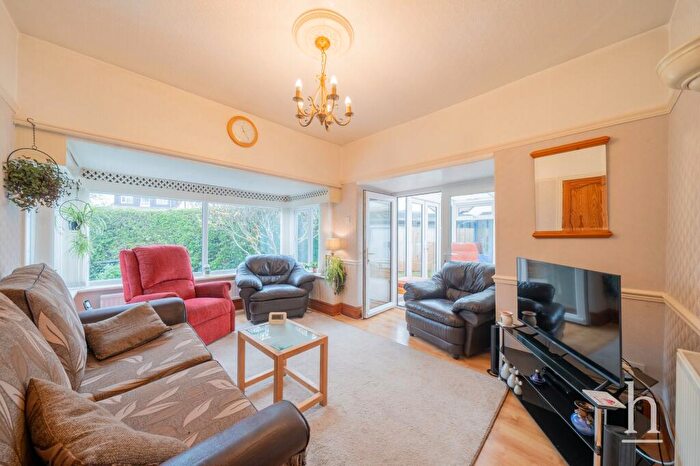 2 Bedroom Bungalow For Sale In Hawthorn Drive, West Kirby, CH48