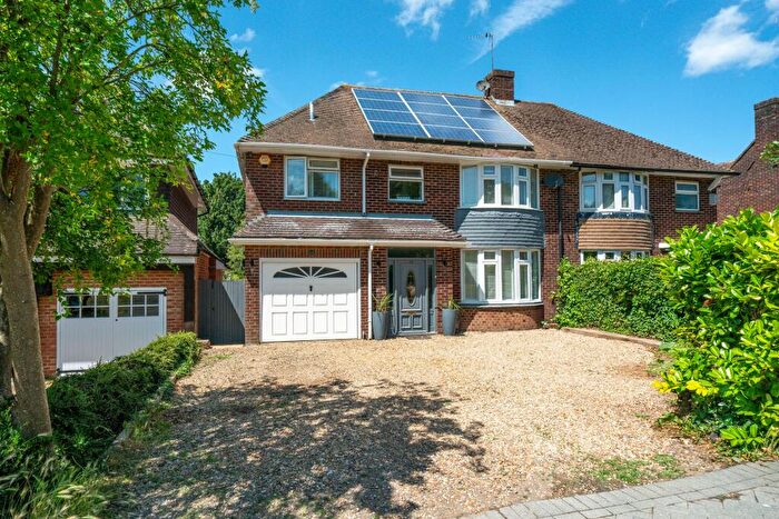 4 Bedroom Semi-Detached House For Sale In Tring Road, Dunstable, LU6