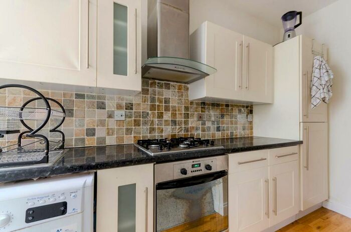 2 Bedroom Flat To Rent In Waldegrave Road, Crystal Palace, London, SE19
