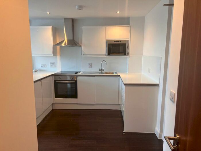 2 Bedroom Flat To Rent In Wellesley Road, Sutton, Surrey, SM2