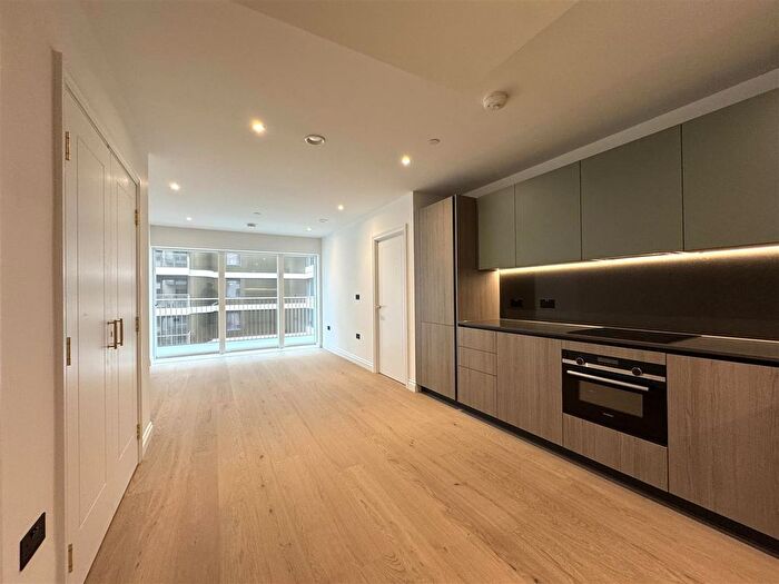 1 Bedroom Flat To Rent In Potters Road, Chelsea, London, SW6