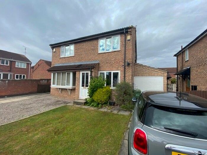 2 Bedroom Semi-Detached House To Rent In Lindley Wood Grove, York, YO30