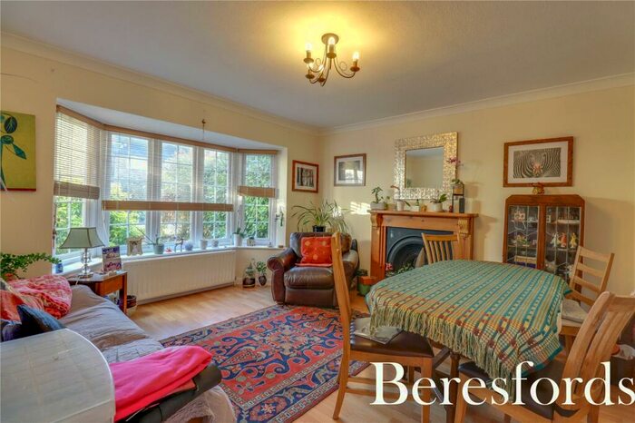 4 Bedroom Detached House For Sale In Glanmead, Shenfield, CM15