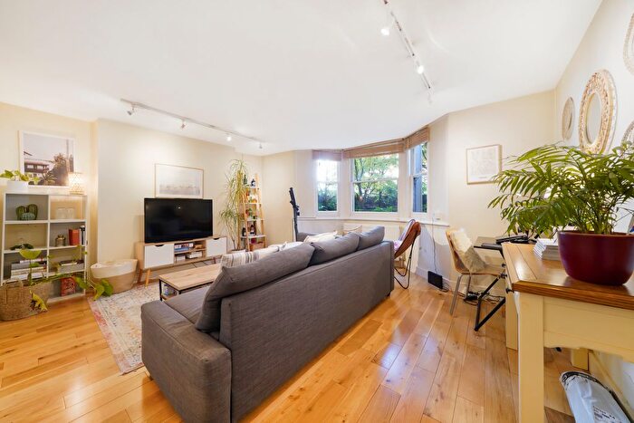 1 Bedroom Flat To Rent In Onslow Road, Richmond, TW10