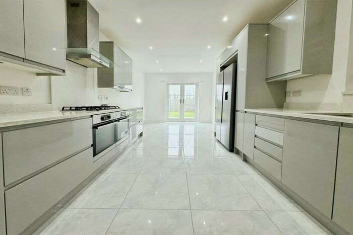 6 Bedroom Detached House To Rent In The Orchard, Orsett, RM16