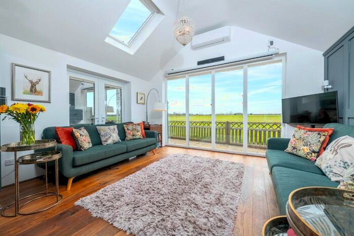 4 Bedroom Detached House For Sale In Barleyfield, Langtoft, PE6