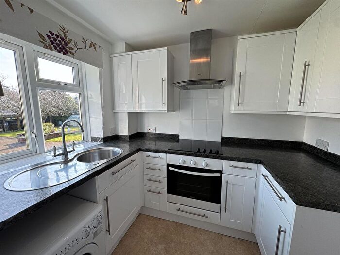 2 Bedroom Flat For Sale In Clarence Road, Fleet, GU51