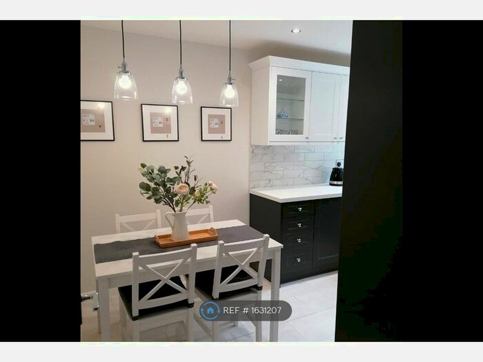 2 Bedroom End Of Terrace House To Rent In South Hayes, Bristol, BS5