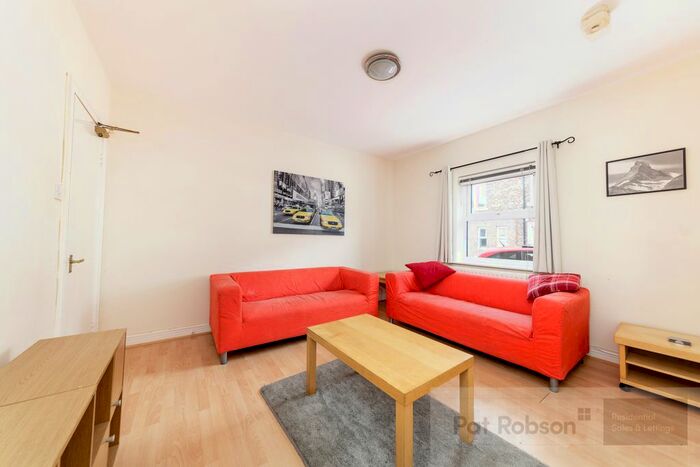 3 Bedroom Flat To Rent In Stratford Road, Heaton, Newcastle Upon Tyne, NE6