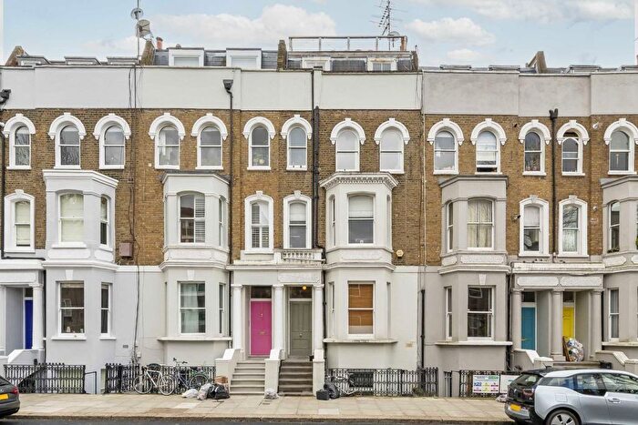 2 Bedroom Flat To Rent In Cornwall Crescent, Notting Hill, W11