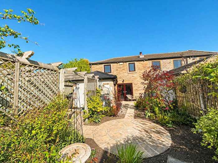 3 Bedroom Barn Conversion For Sale In Blackmires, Queensbury, Bradford, BD13