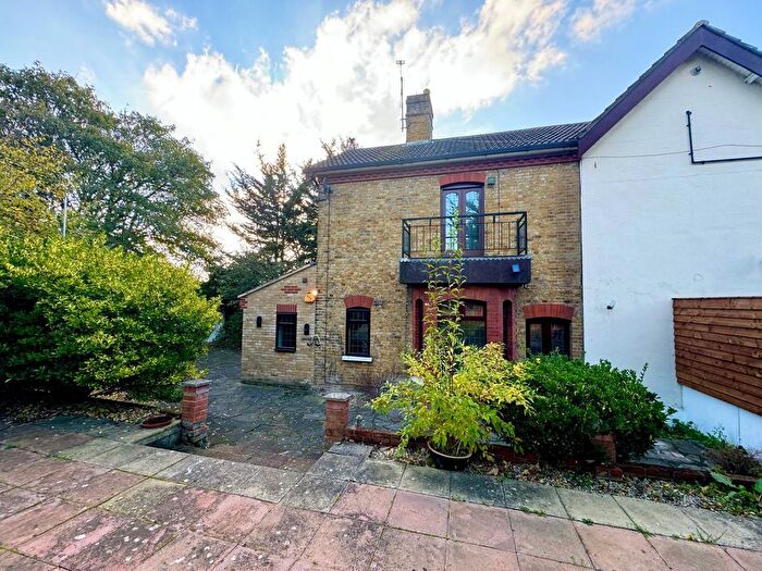 4 Bedroom Semi-detached House To Rent In Cliff House, Meesons Lane, Grays, Essex, RM17