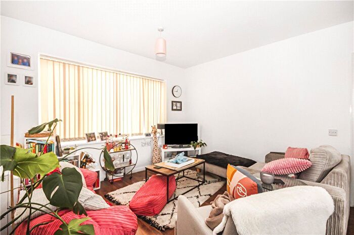 3 Bedroom Flat To Rent In London Road, Mitcham, CR4