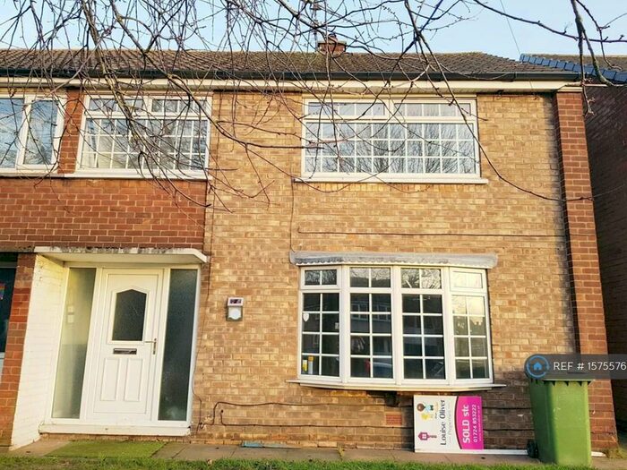 3 Bedroom Semi-Detached House To Rent In Dryden Road, Scunthorpe, DN17