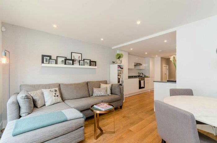 2 Bedroom Flat To Rent In Bramber Road, West Kensington, London, W14