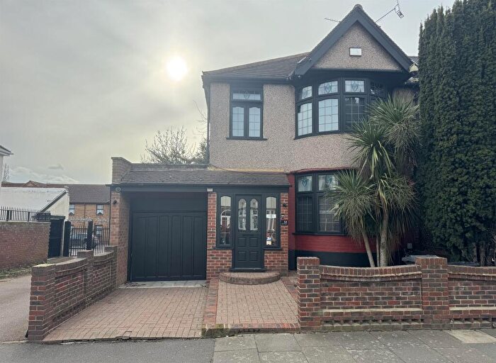 3 Bedroom End Of Terrace House For Sale In Brixham Gardens, Ilford, IG3