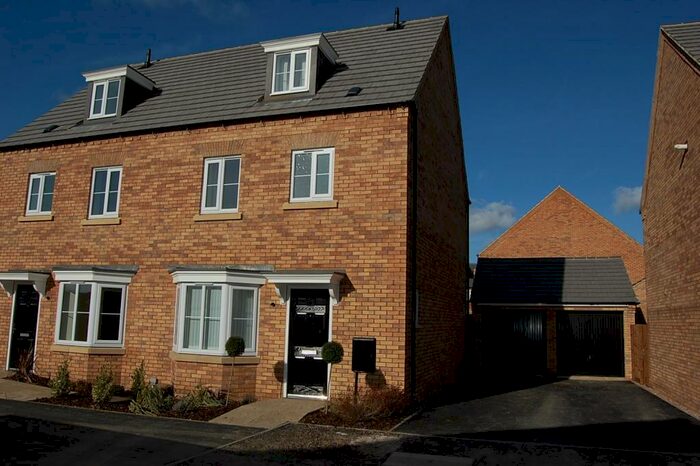 4 Bedroom Semi-Detached House To Rent In Oaktree Close, Desborough, Kettering, NN14