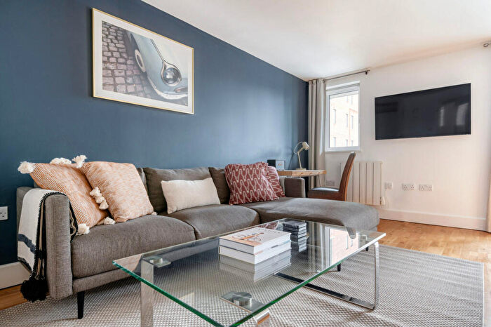 1 Bedroom Apartment To Rent In Pepper Street, London, , Uk, E14