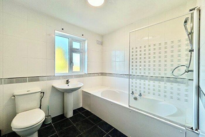 3 Bedroom Terraced House To Rent In Rolls Park Road, London, E4