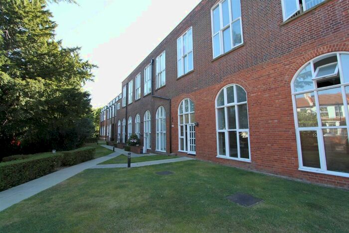 2 Bedroom Flat To Rent In Sweyne Avenue, Southend-On-Sea, SS2